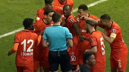 1. Lig'de hakem aynı futbolcuya 5 saniye içerisinde 3 kart gösterdi, gerçek sonradan ortaya çıktı