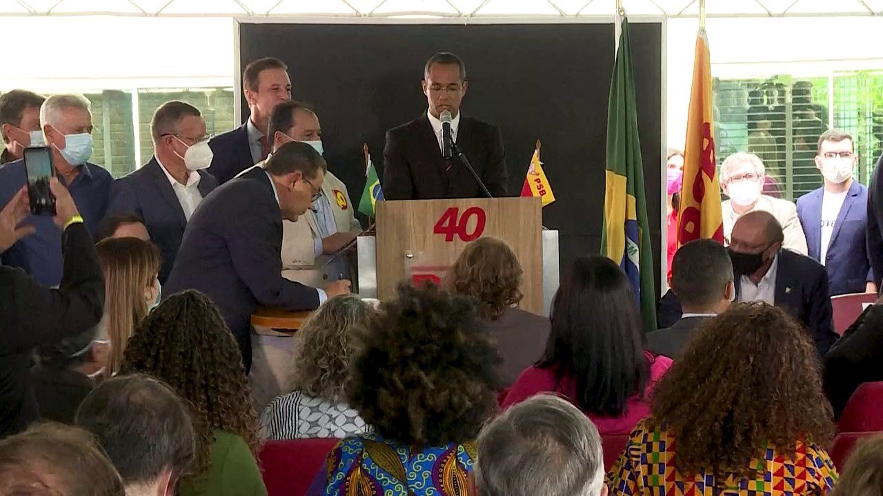 Alckmin se filia ao PSB de olho nas eleições