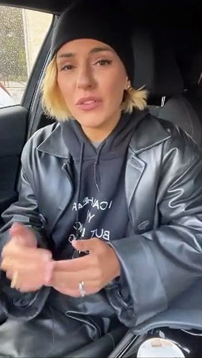 Η Κάτια Ταραμπάνκο φοράει μονόπετρο που βγάζει....
