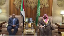 ولي العهد السعودي يلتقي رئيس مجلس السيادة الانتقالي السوداني عبدالفتاح البرهان