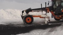 Kar ve tipi nedeniyle kapanan Kars-Iğdır kara yolu yeniden ulaşıma açıldı