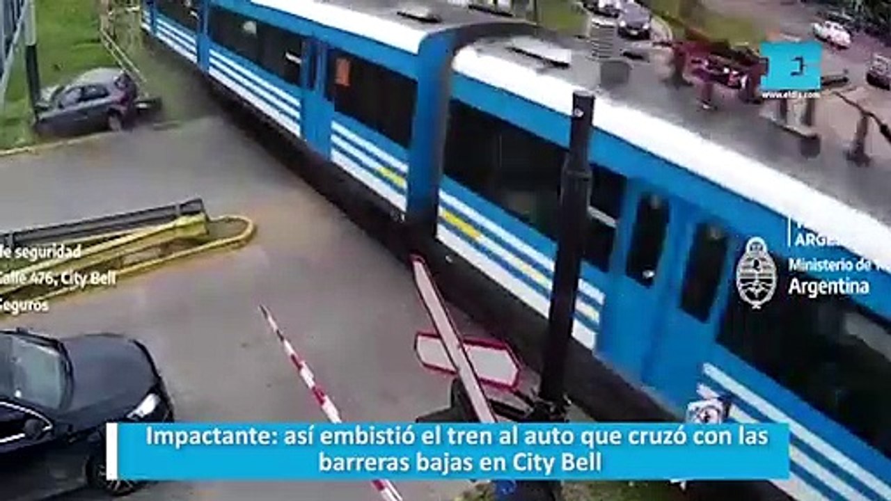 Impactante: así embistió el tren al auto que cruzó con las barreras bajas en City Bell