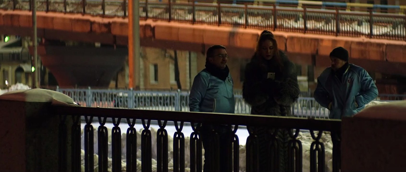 La Revanche des Crevettes Pailletées Film Extrait - L'entrée de la boite