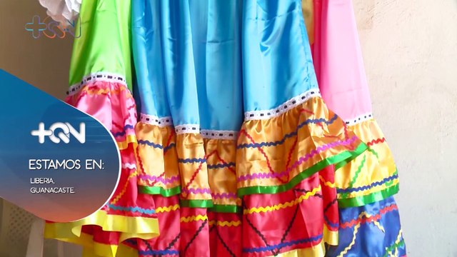 mqn-Tiene casi 100 años y todavía cose hermosos vestidos-210322