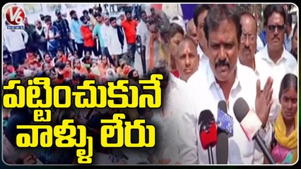 BJP Leaders & Public Protest For Double Bedroom Houses At Municipal Office _ Adilabad _ V6 News