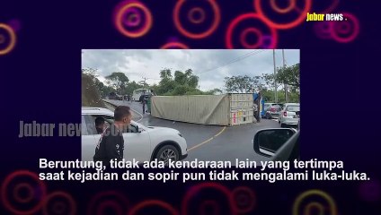 DETIK - DETIK TRUK TERGULING DI TANJAKAN GENTONG TASIKMALAYA