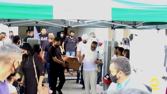 Sepultamento de mãe e filho mortos por adolescente em Patos reúne centenas em clima de comoção