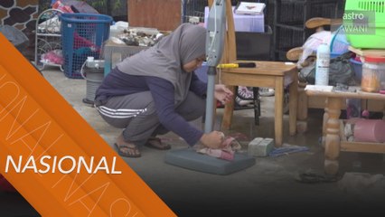 Hanya air mata yang mampu mengalir