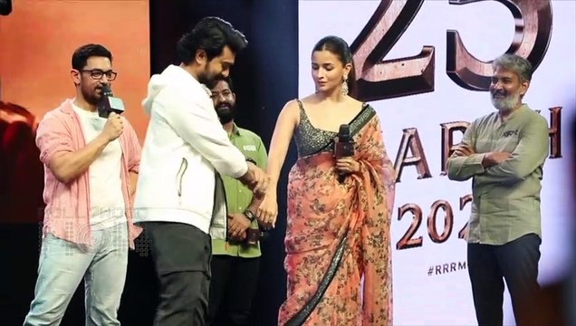 OMG ! Alia Teased By Ram Charan, Jr NTR's Fun Masti With Aamir | RRR Delhi Event