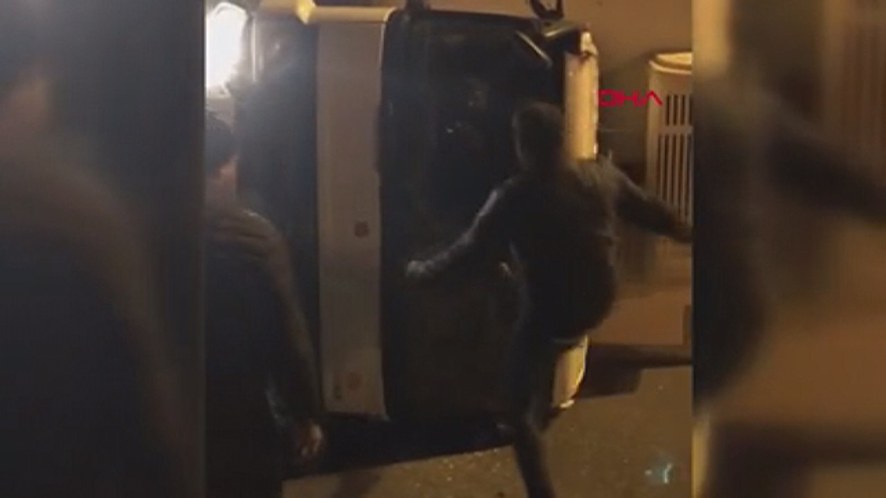 Devrilen kamyondaki yaralılara tekmeli kurtarma operasyonu