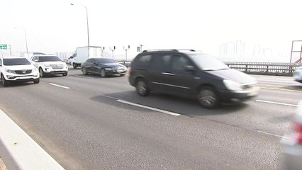 보강공사 1년 만에 금 간 성산대교 남단...부실시공 정황에 성능시험도 생략 / YTN