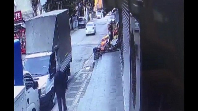 Ümraniye’de çalışır halde bırakılan otomobili çaldılar
