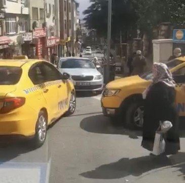 Yaşlı kadın taksiye binebilmek için yalvardı