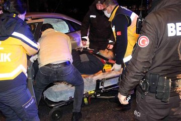 Kontrolden çıkan otomobil bariyerlere çarptı