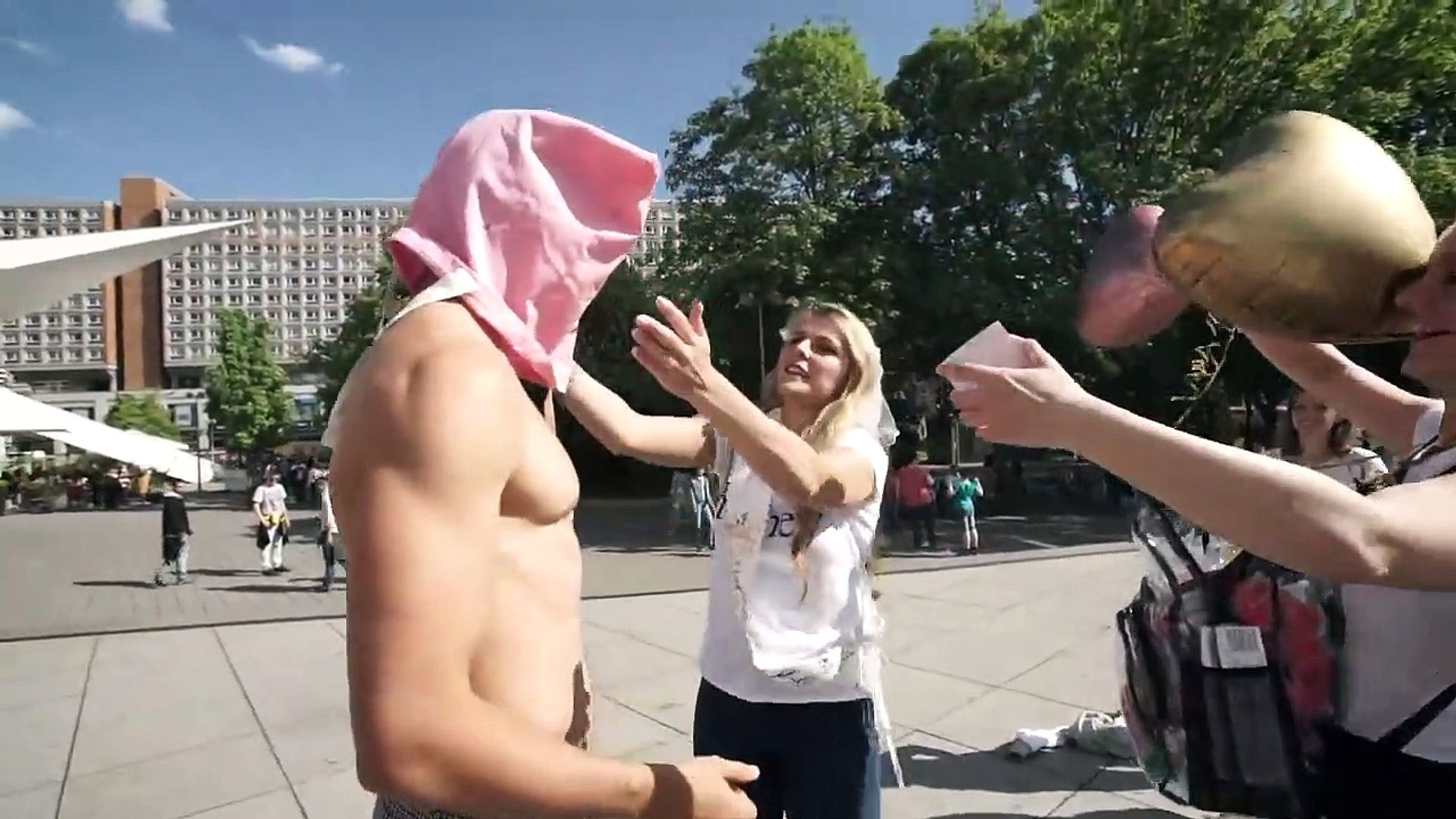 ⁣FACE vs BODY! Asking Strangers to Rate me!  What do Girls REALLY want_! (SOCIAL EXPERIMENT)