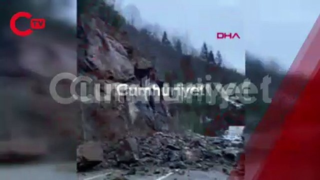 Rize'de heyelan; düşen kayalar yolu kapattı