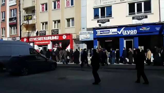 Et ve Süt Kurumu önünde ucuz et kuyruğu; et ve kıyma sınırlı veriliyor