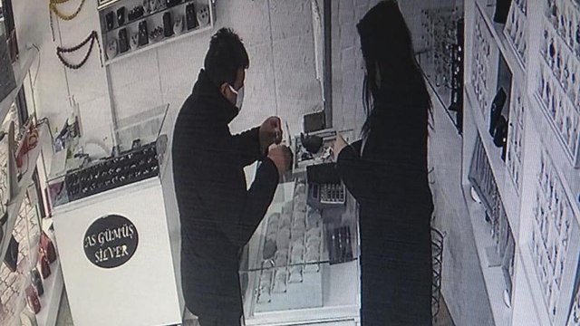 Müşteri gibi geldi, 3 bin 500 liralık takıyla kayıplara karıştı