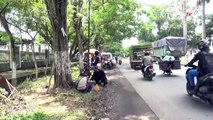 Sopir Mengantuk Truk Tabrak Mobil dan Lapak Pedagang di Jember
