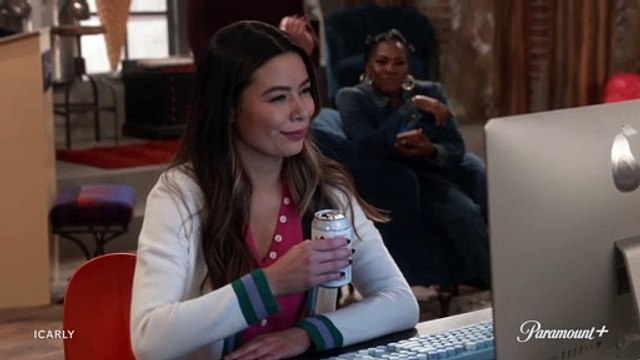 iCarly s1 e3 - Clip from Season 1 Episode 3 - Carly Shay Becomes a Meme