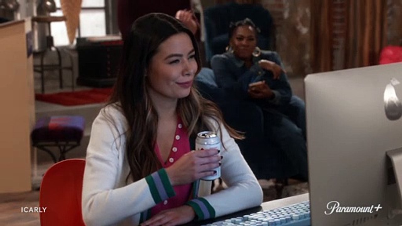 iCarly s1 e3 - Clip from Season 1 Episode 3 - Carly Shay Becomes a Meme