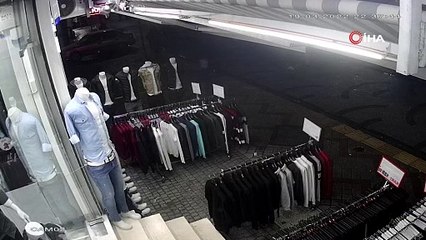 İstanbul'da inanılmaz olay: Cansız mankeni ''canlı canlı'' soydu
