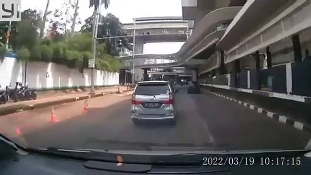 Terekam Media Kamera, Dashcam Kamera Mobil di Jalan Eps.0637
