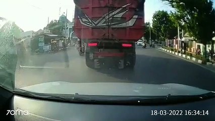Terekam Media Kamera, Dashcam Kamera Mobil di Jalan Eps.0634