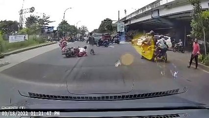 Terekam Media Kamera, Dashcam Kamera Mobil di Jalan Eps.0632