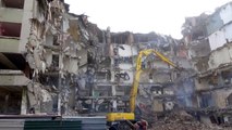 İstanbul’da 5 katlı bina çöktü; Çevredekilerin ölümden döndü