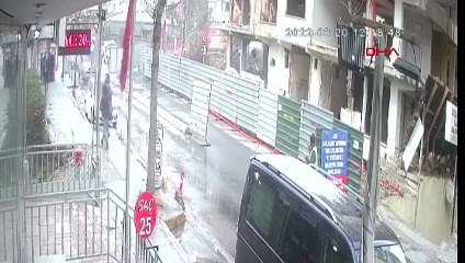 5 katlı bina feci şekilde çöktü! Çevredekilerin kaçıştığı anlar anbean kamerada