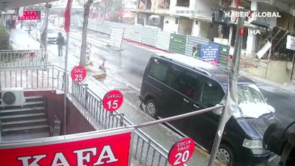 Avcılar'da bina çöktü! O anlar kamerada