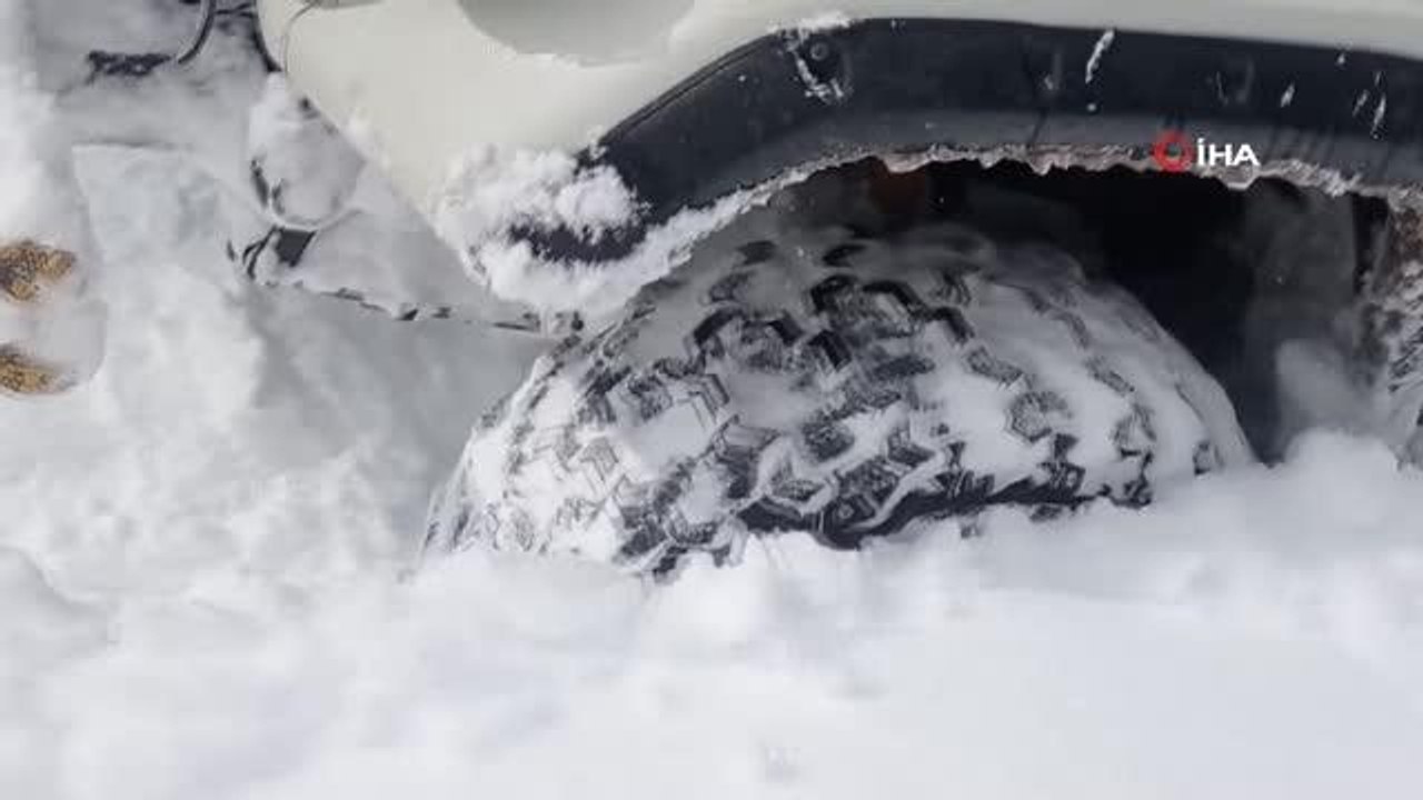 Off-Road tutkunları 1,5 metre karda safari yaptı... Karla kapanan yolları Off-Road araçları ile açtılar