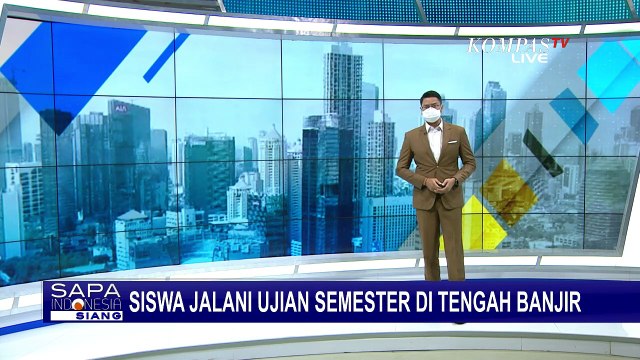 Sekolah Terendam Banjir, Siswa Harus Jalani Ujian Semester dengan Gunakan Sandal