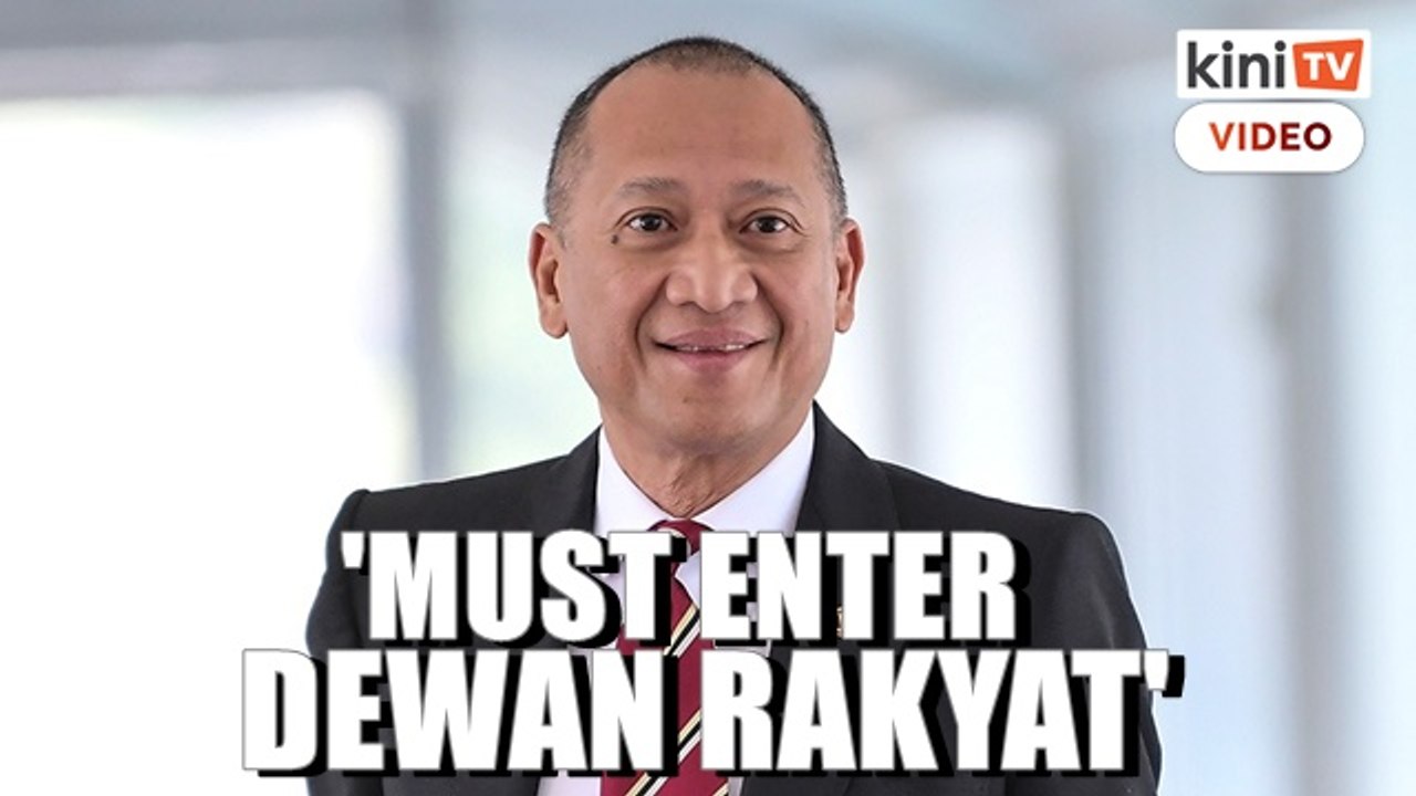 Nazri puts pressure on govt to table anti-hopping law