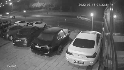 İstanbul'da lüks otomobillerin konsollarını çaldığı öne sürülen 4 kişi yakalandı