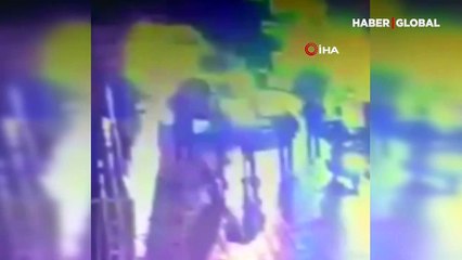 İstanbul Beyoğlu'nda taksiciden araçtan inen genç kadına dayak