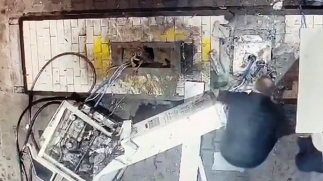 Santa Maria di Licodia (CT) - Rubano i resti del malloppo dopo un furto con spaccata (22.03.22)