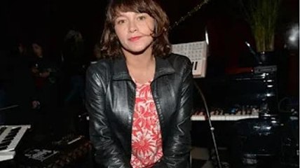 Emma de Caunes a quitté Paris  confidences sur s@ nouvelle vie en voie de mémérisation