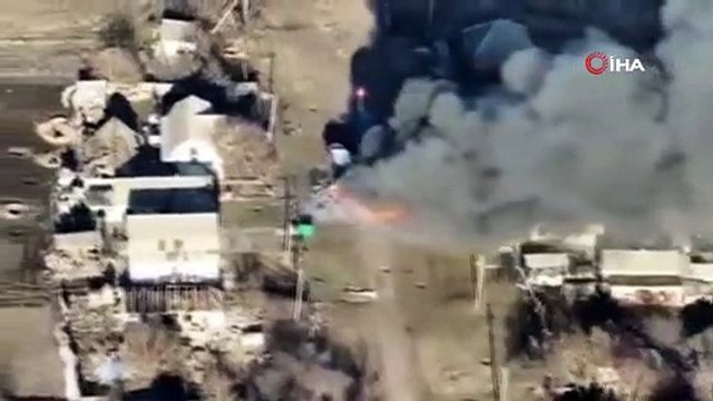 Ukrayna ordusu, Rus askerlerine mühimmat taşıyan aracı vurdu