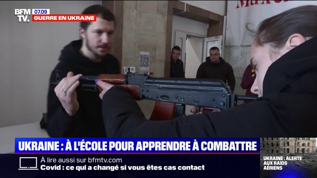 Guerre en Ukraine: à Lviv, une école reconvertie en centre de tir et de formation aux premiers secours