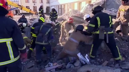 Ukraine Russia conflict Soldiers street fighting in Mariupol