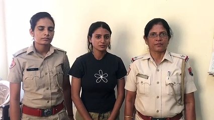 पीछा छोड़ने के लिए मांग रही थी बीस लाख रुपए, हनीट्रेप में गिरफ्तार