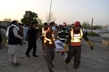 Pakistan'da askeri uçak düştü: 2 ölü