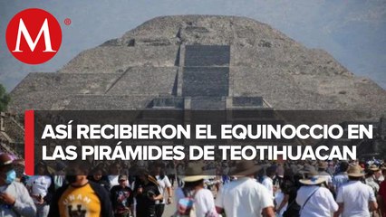 Cientos de turistas acuden a recargarse de energía a las pirámides de Teotihuacan