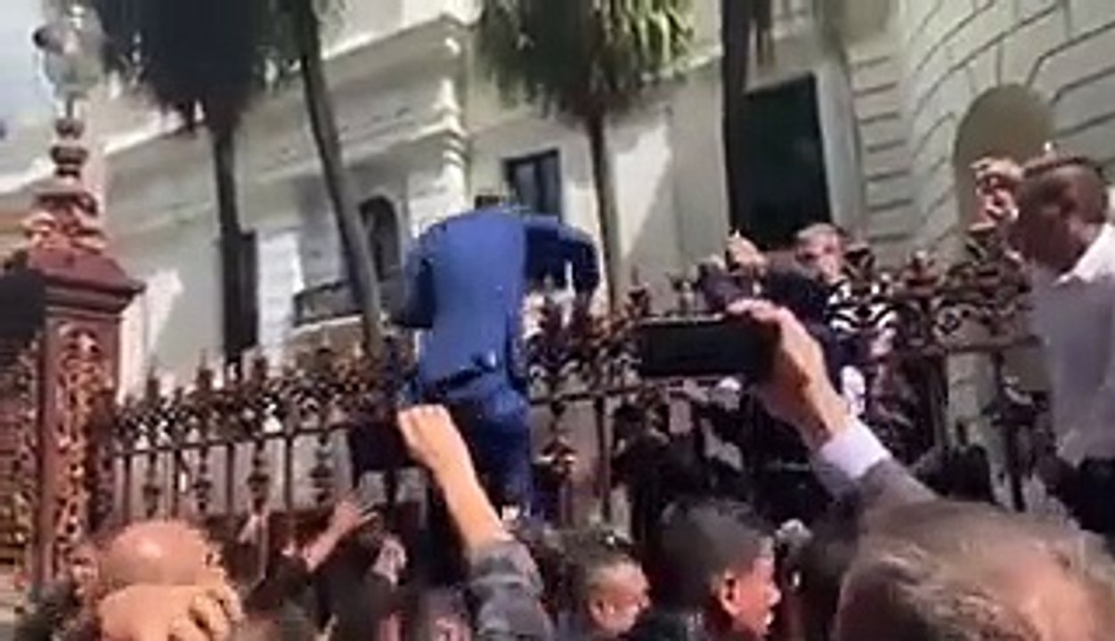 Venezuela : Quand Juan Guaido tente d'escalader le Parlement