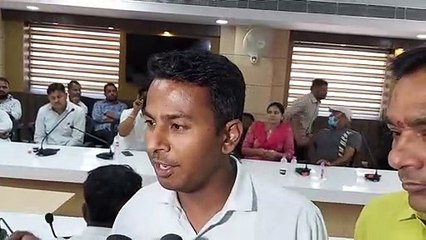 ग्रेटर में विवाद...  उपायुक्त पर अभद्रता के आरोप, भाजपा—कांग्रेस पार्षदों ने दिया धरना