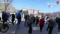 Rus askerleri Herson’da protestoculara ateş açtı