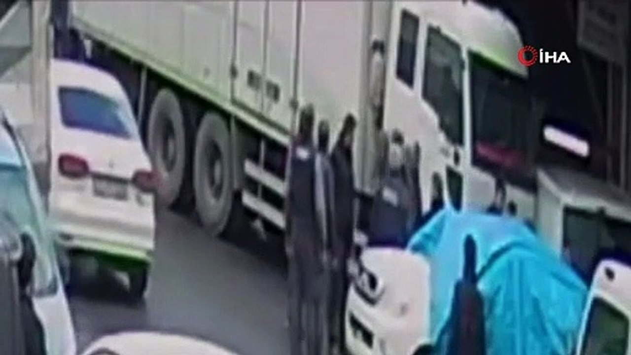 Kayan kamyonu elleriyle durdurmaya çalıştı