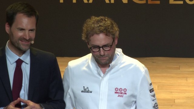Les chefs français Arnaud Donckele et Dimitri Droisneau obtiennent les trois étoiles du guide Michelin
